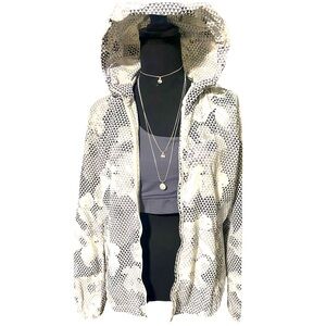 Women’s Nike Jacket Medium. Small Sports Bra. Excellent Condition.